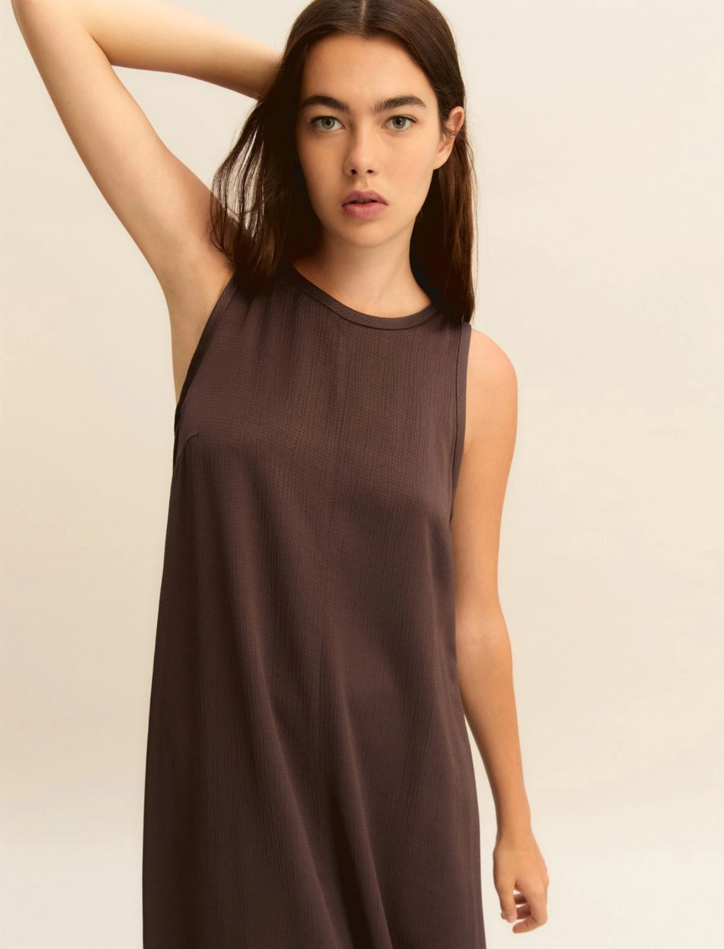 Sleeveless fluid fabric dress - DARK BROWN