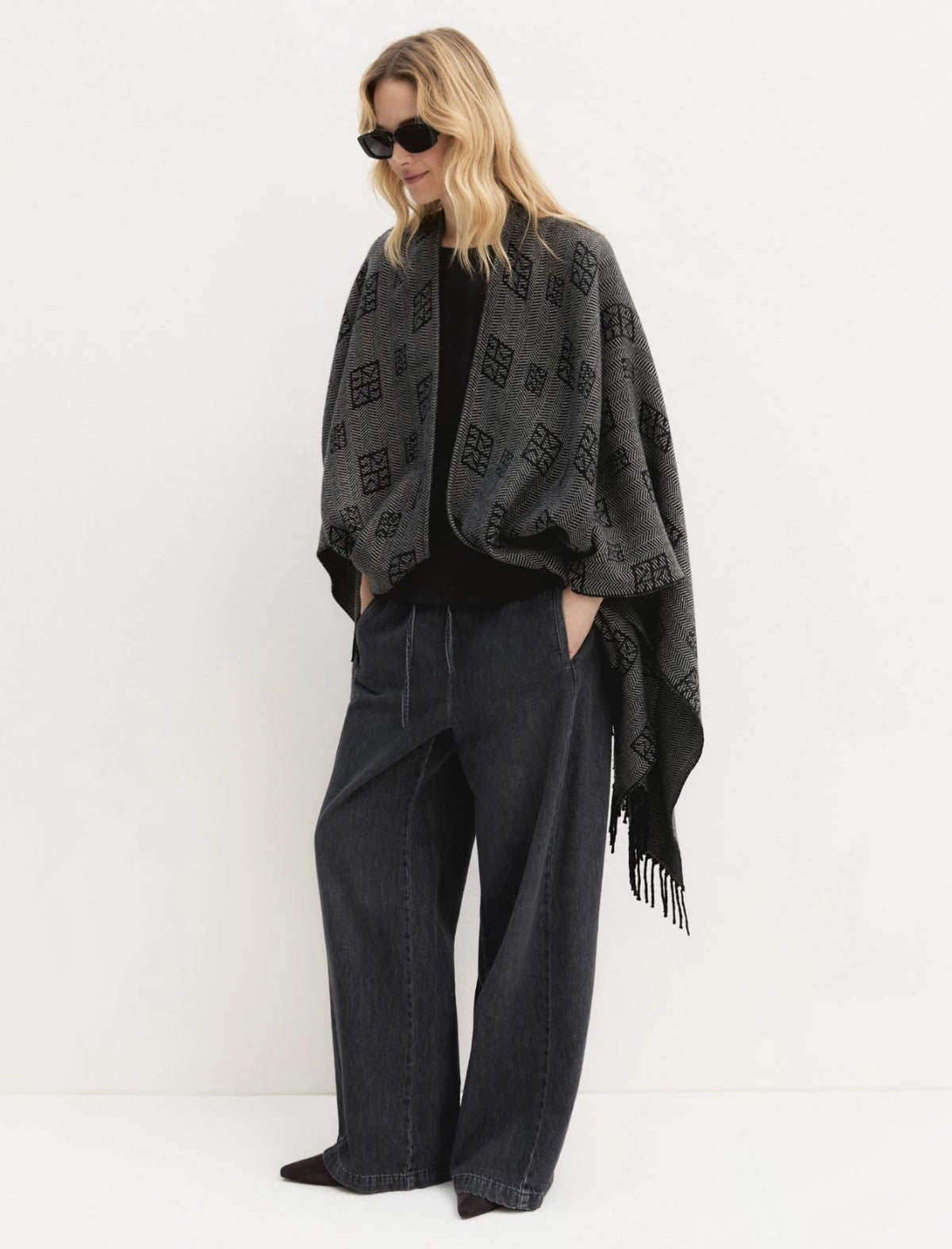 EMME MARELLA Fringed jacquard poncho