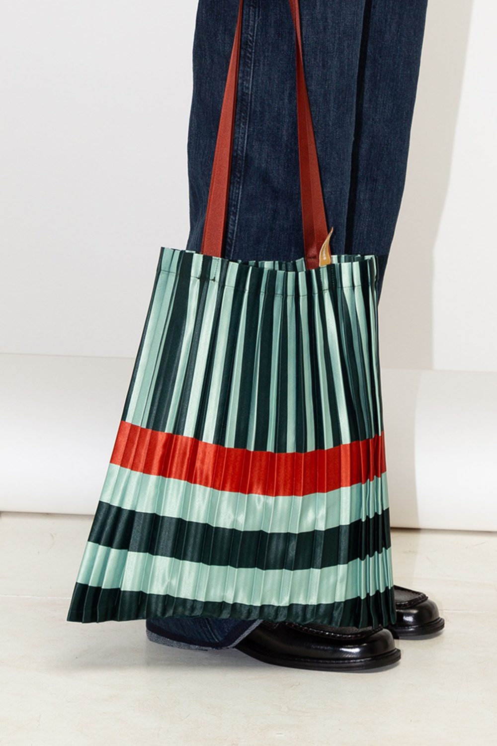 Borsa plissettata in raso Smeralda